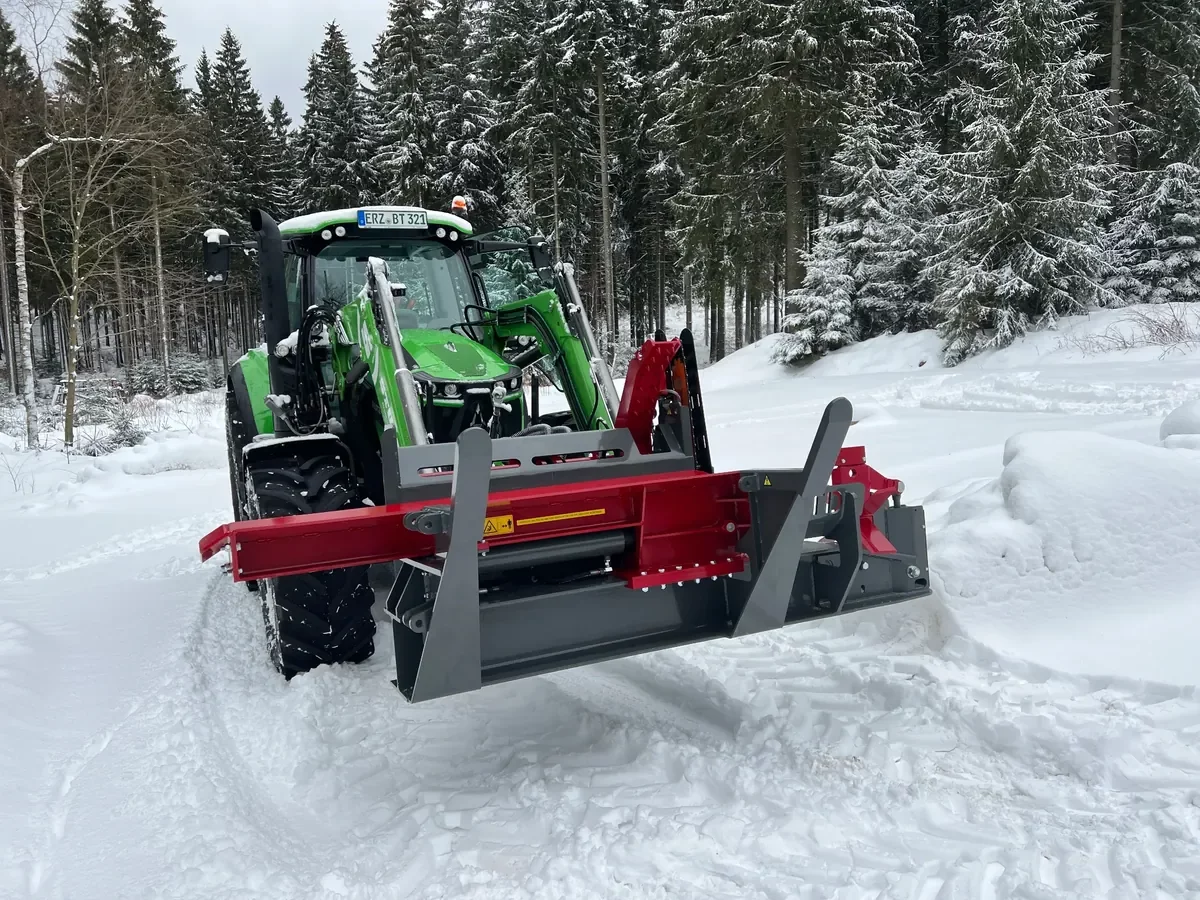 BTD automatische aanbouw zaagkloofmachines voor loonwerkers & aannemers