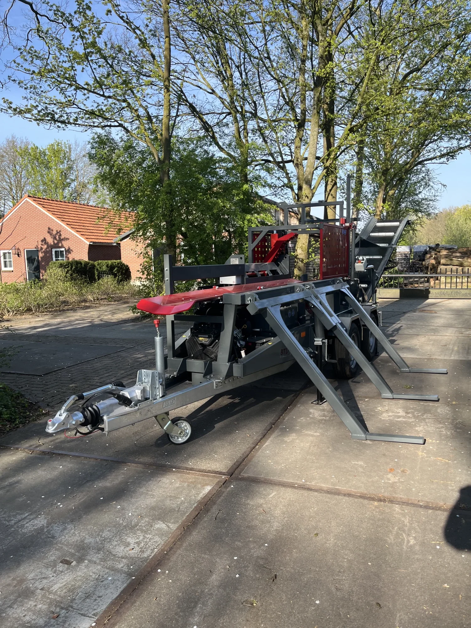 BTD TrailerPlus-M mobil vedprosessor for profesjonell vedproduksjon på stedet