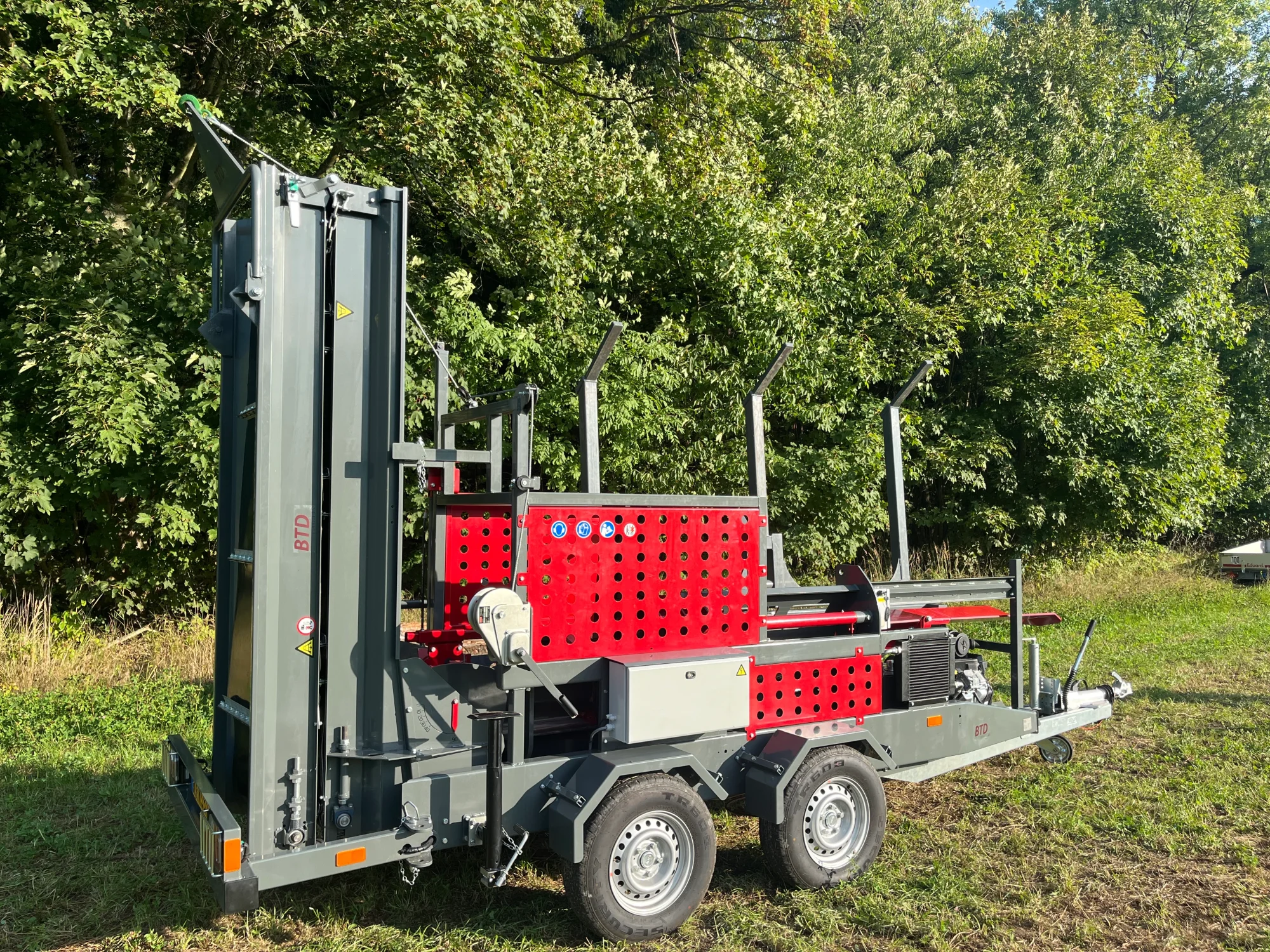 BTD TrailerPlus-M – De mobiele zaagkloofmachine op aanhangerbasis
